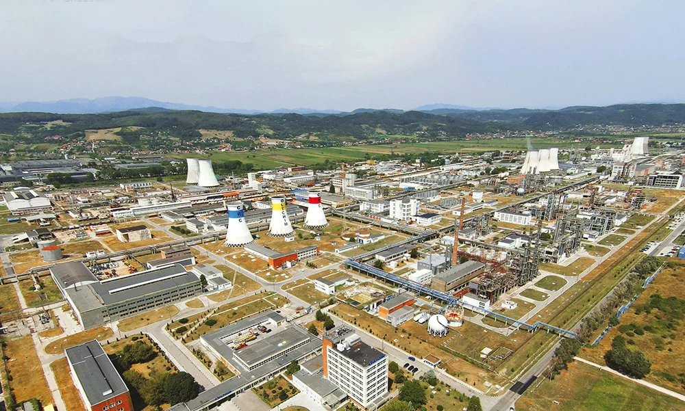Chimcomplex împrumută 55 de milioane de euro pentru certificate de emisii, activitatea curentă și investiții