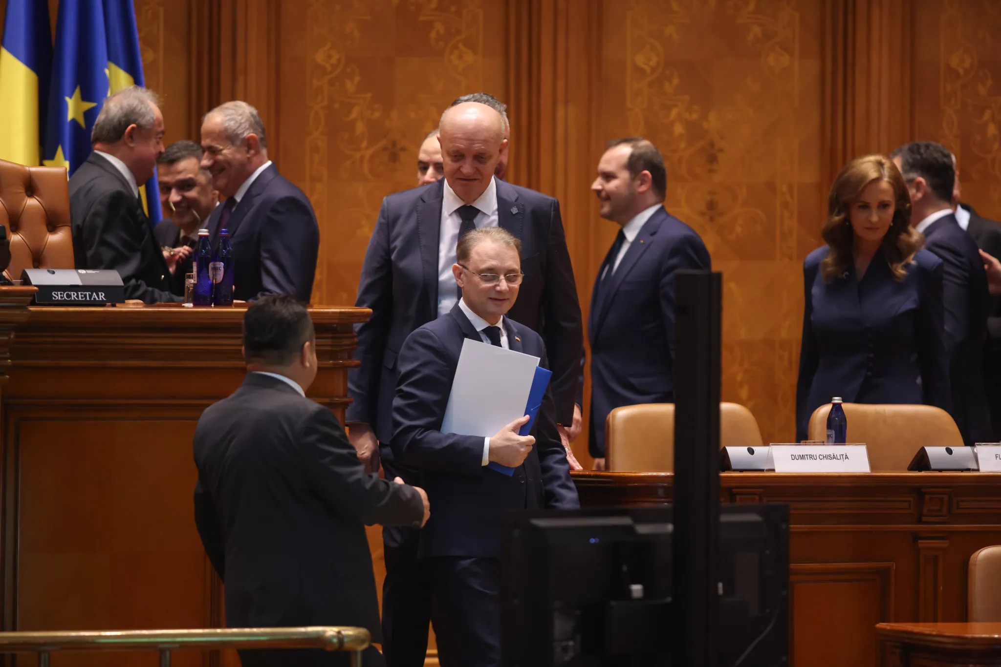 Guvernul Luca Niculescu a primit votul de încredere: 280 de parlamentari au votat pentru